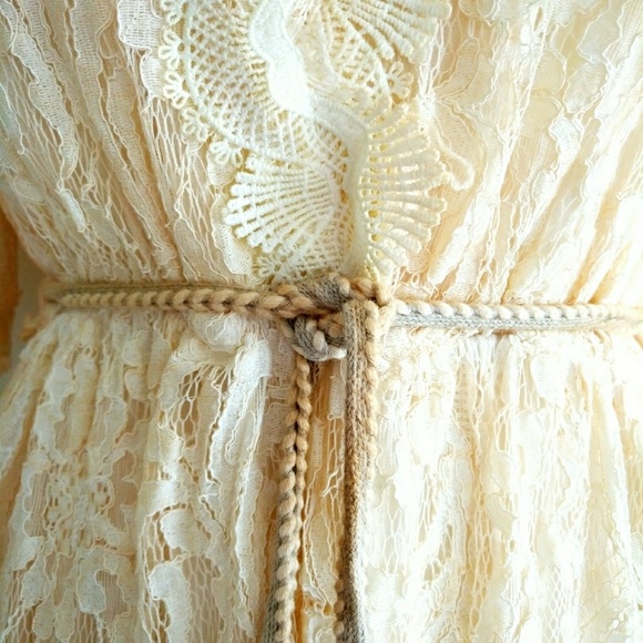 POL Lace Romper Gorgeous! Deep V Neck Bell Sleeves - Picture 5 of 8